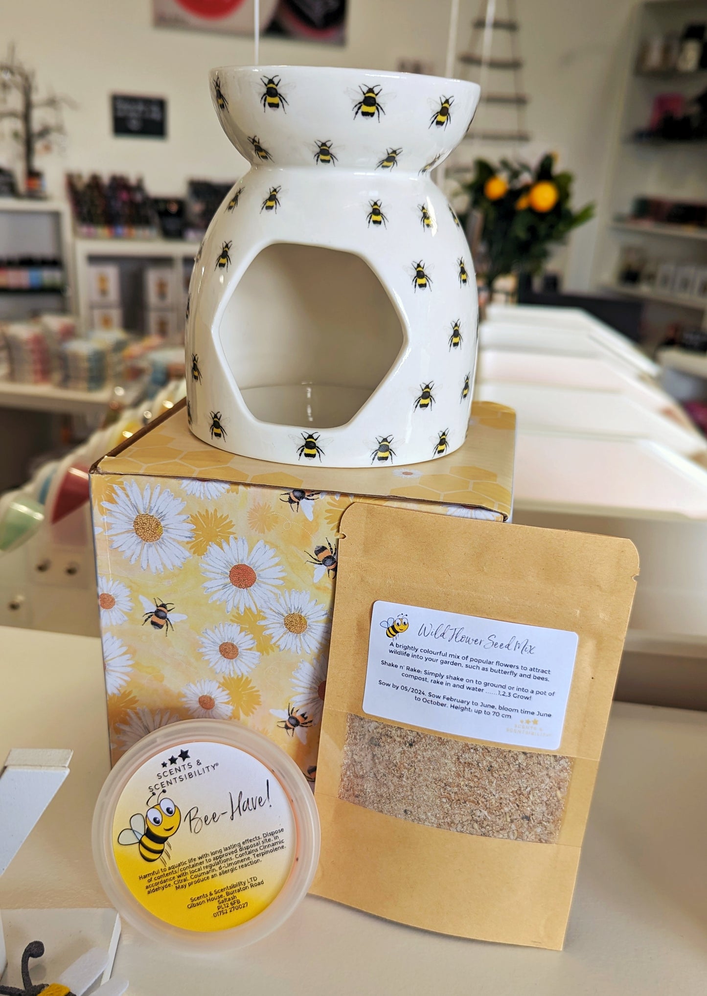 All Over Bee Print Wax Melt Burner