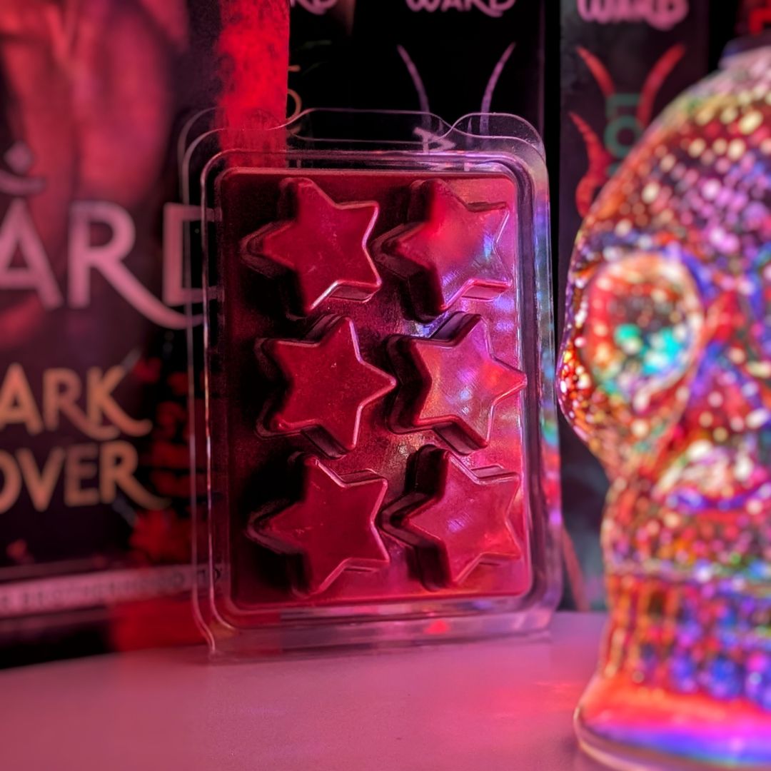 Red wax melts in a star-shaped clamshell