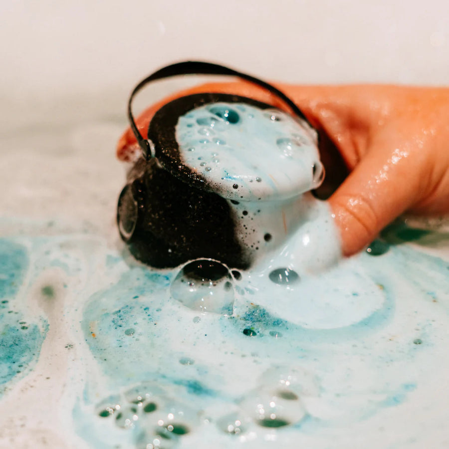 Bubbling Cauldron Bath Bombs in bath foaming