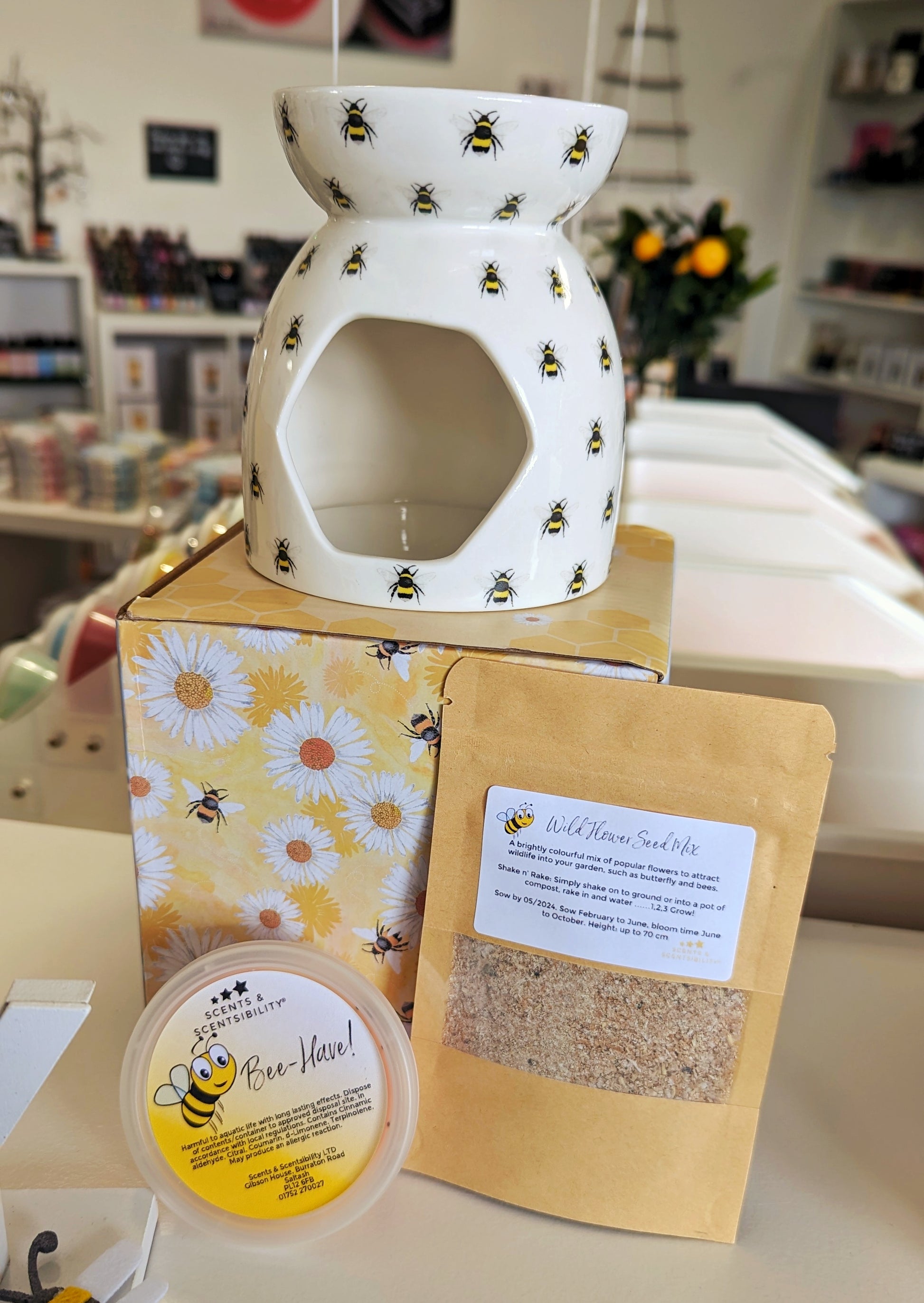 All Over Bee Print Wax Melt Burner